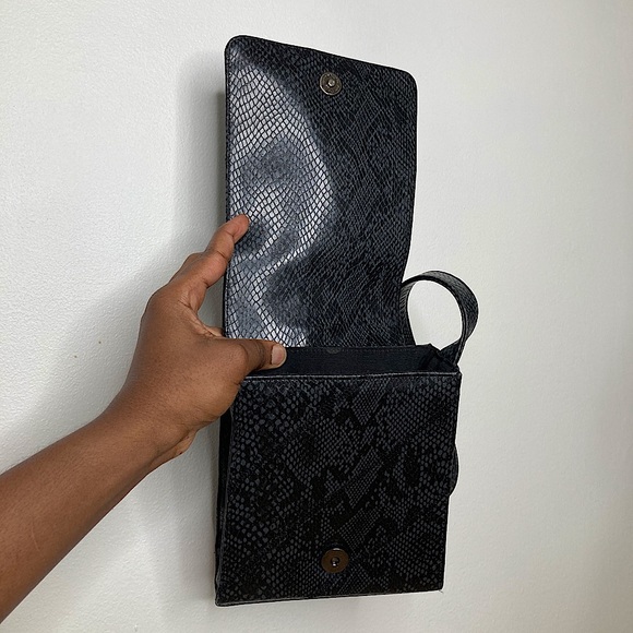 Guess Shoulder Bag - Picture 3 of 5